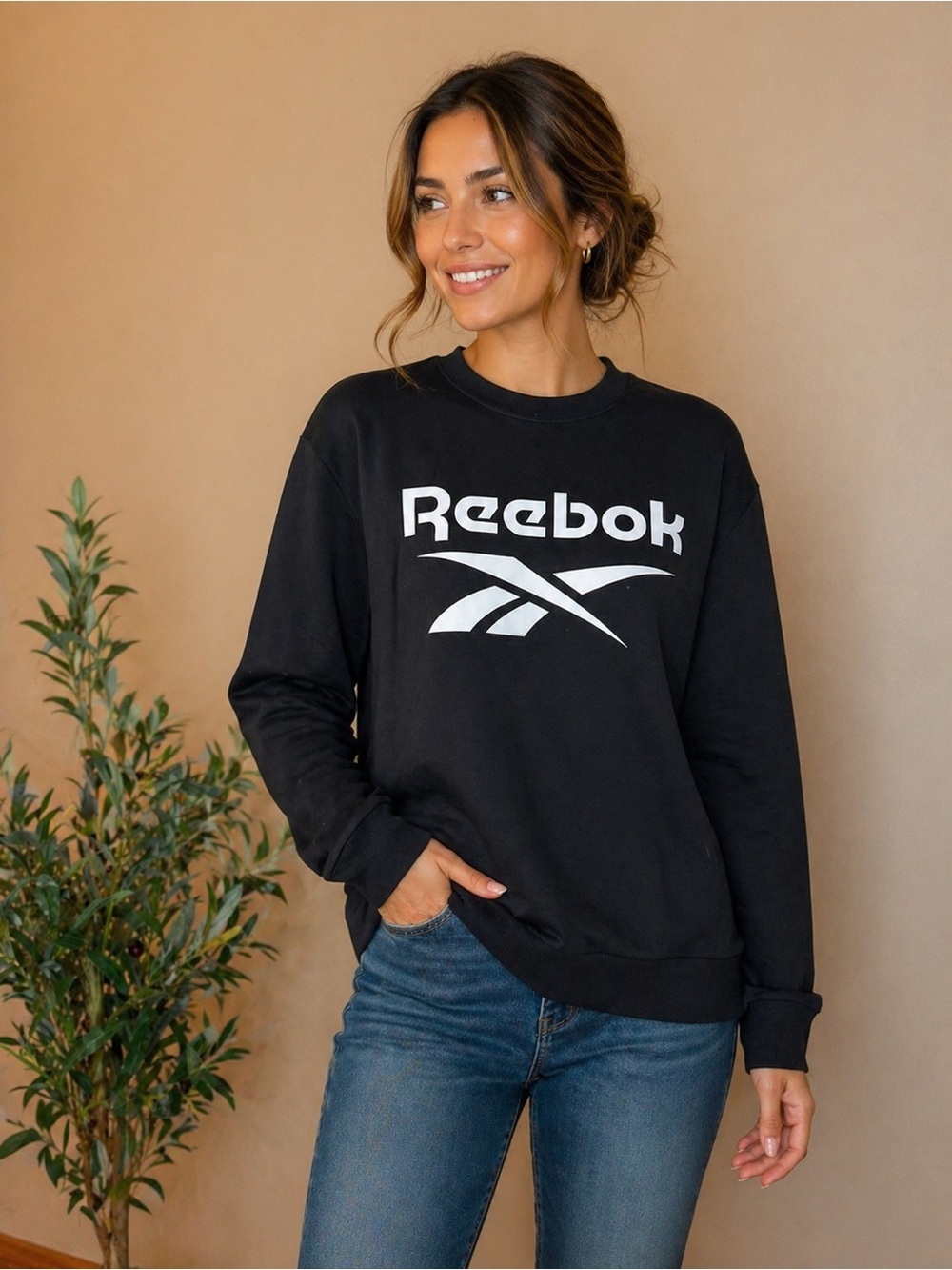 401. Reebok XL Black Fleece Crewneck Sweatshirt Logo Athletic NWT